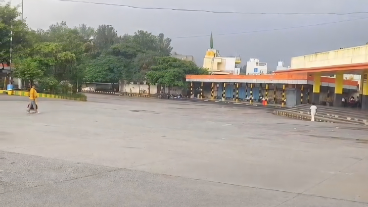https://salarnews.in/public/uploads/images/newsimages/maannewsimage17102025_215802_Kolar Bandh.png